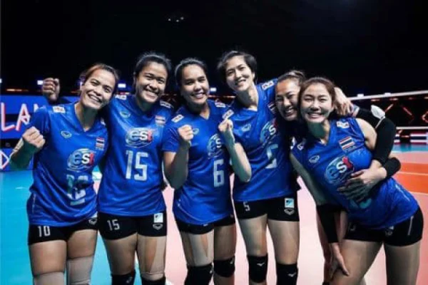 ทีมวอลเลย์บอลหญิงทีมชาติไทย: พลังแห่งรอยยิ้มและหัวใจนักสู้
